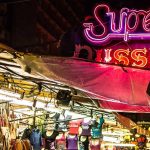 Patpong,Patpong Night Bazaar,パッポン,パッポンナイトマーケット,パッポンナイトバザール,市場,ナイトマーケット,タニヤ,お土産,屋台,観光,スポット,アジアハーブアソシエーション,ナラヤ,Naraya,ボッタくり,バー,レストラン,飲食店,ゴーゴーバー,レディボーイ,ニューハーフ,ゴーゴーボーイ,ゲイ,行き方,タクシー,BTS,説明,住所
