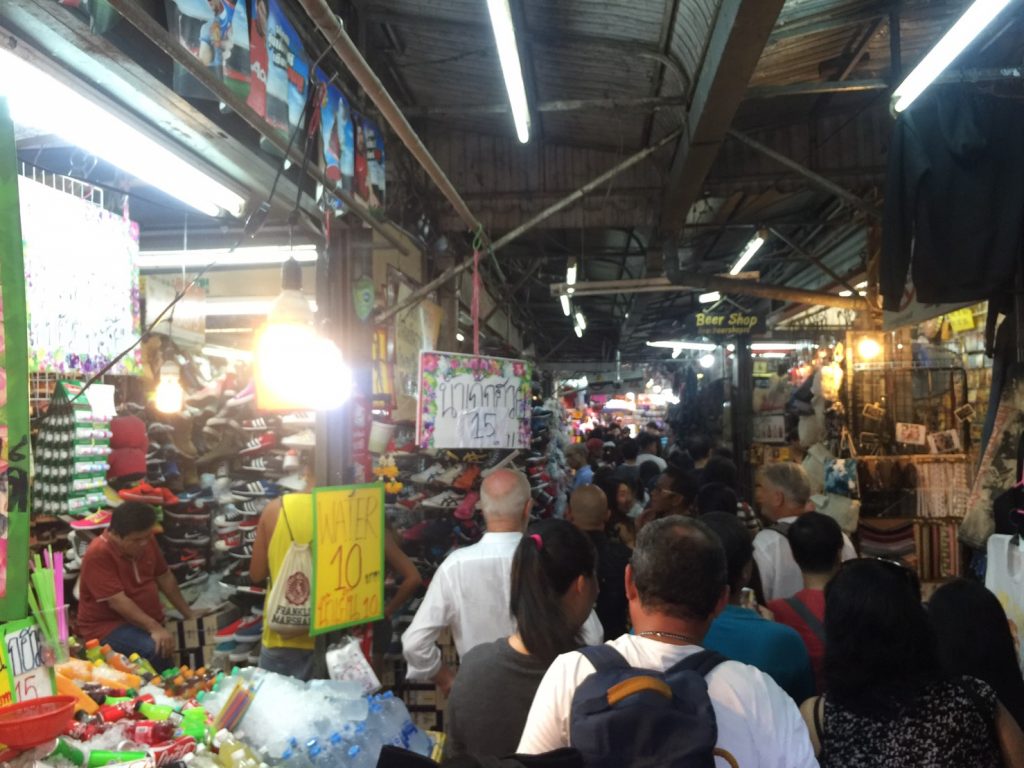 mochit,jatujakpark,チャトゥチャックパーク,モーチット,東南アジア,市場,タラート,ตลาดนัด จัตุจักร,Jatujak Weekend Market,タイ,バンコク,観光地,観光,チャトゥチャックウィークエンドマーケット,チャトゥチャック,ジャトゥジャック,マーケット,市場,お土産,アジアン雑貨,アパレル,古着,行き方,説明,タクシー,タイ語