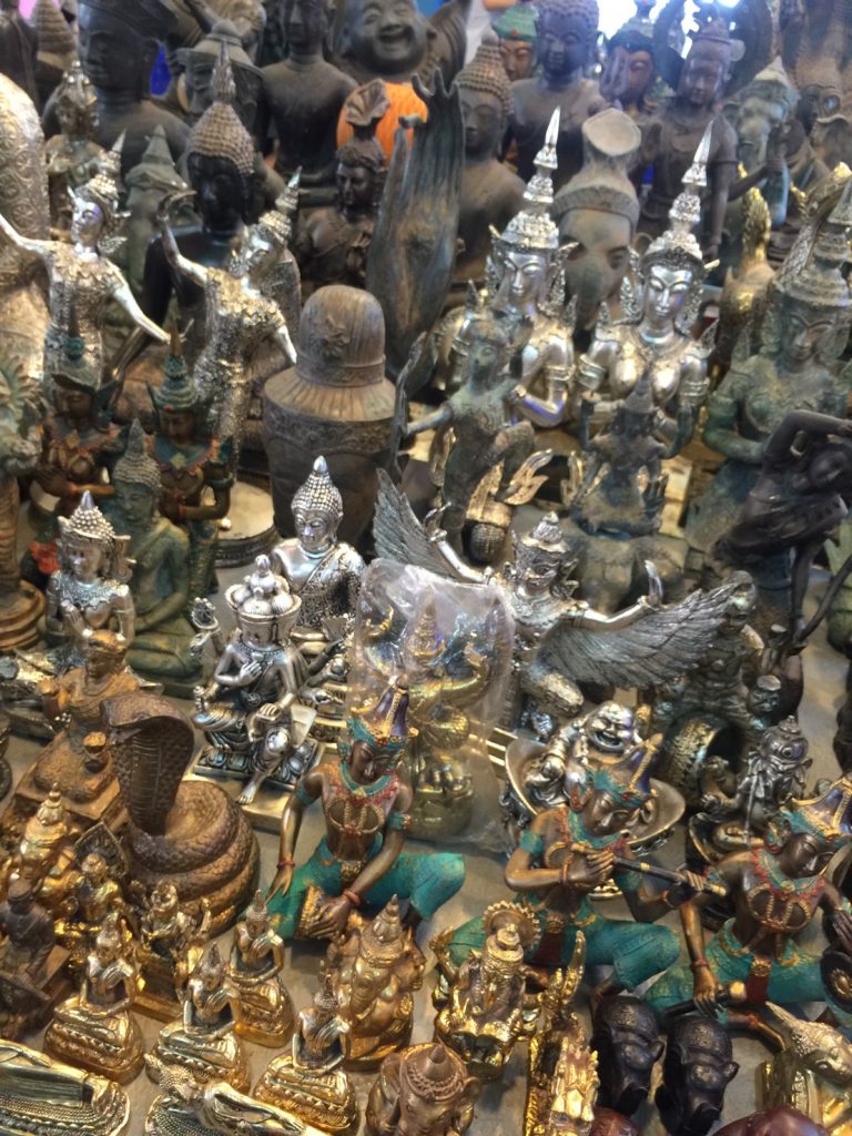 mochit,jatujakpark,チャトゥチャックパーク,モーチット,東南アジア,市場,タラート,ตลาดนัด จัตุจักร,Jatujak Weekend Market,タイ,バンコク,観光地,観光,チャトゥチャックウィークエンドマーケット,チャトゥチャック,ジャトゥジャック,マーケット,市場,お土産,アジアン雑貨,アパレル,古着,行き方,説明,タクシー,タイ語