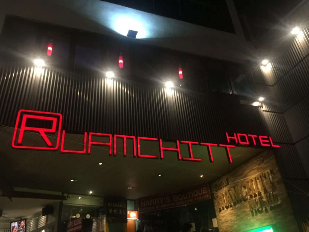 テーメー,テーメーカフェ,テルマエカフェ,レストラン,ナイトスポット,タイ人,女性,出会い,アソーク,ナナ,大人,交際,バー,スクンビットソイ15,行き方,説明,住所,ナイトクラブ