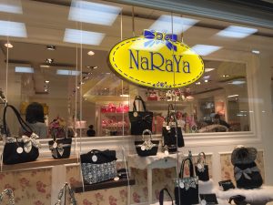 タイ旅行,バンコク旅行,お土産,プレゼント,ナラヤ,NaRaYa,リボンバッグ,小物,ポーチ,CA,芸能人,愛用,女性向け,かわいい,デザイン,パッポン,パッポンナイトバザール,シーロム,タニヤ
