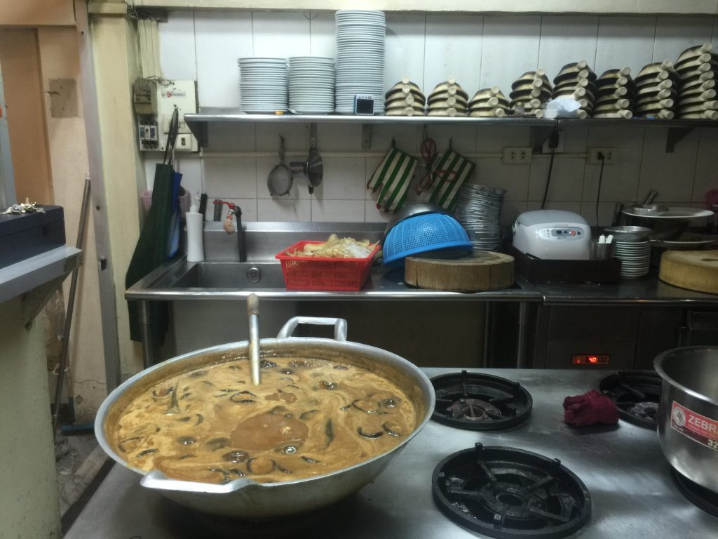 タイ料理,おすすめ,おいしい,美味,フカヒレ,シーフード,ホック,福,Hock Shark Fins,ホックシャークフィンズ,タニヤ,パッポン,シーロム,スラウォン,ナラティワート,観光,旅行,グルメ,チョンノンシー駅,サラディーン駅,行き方,説明