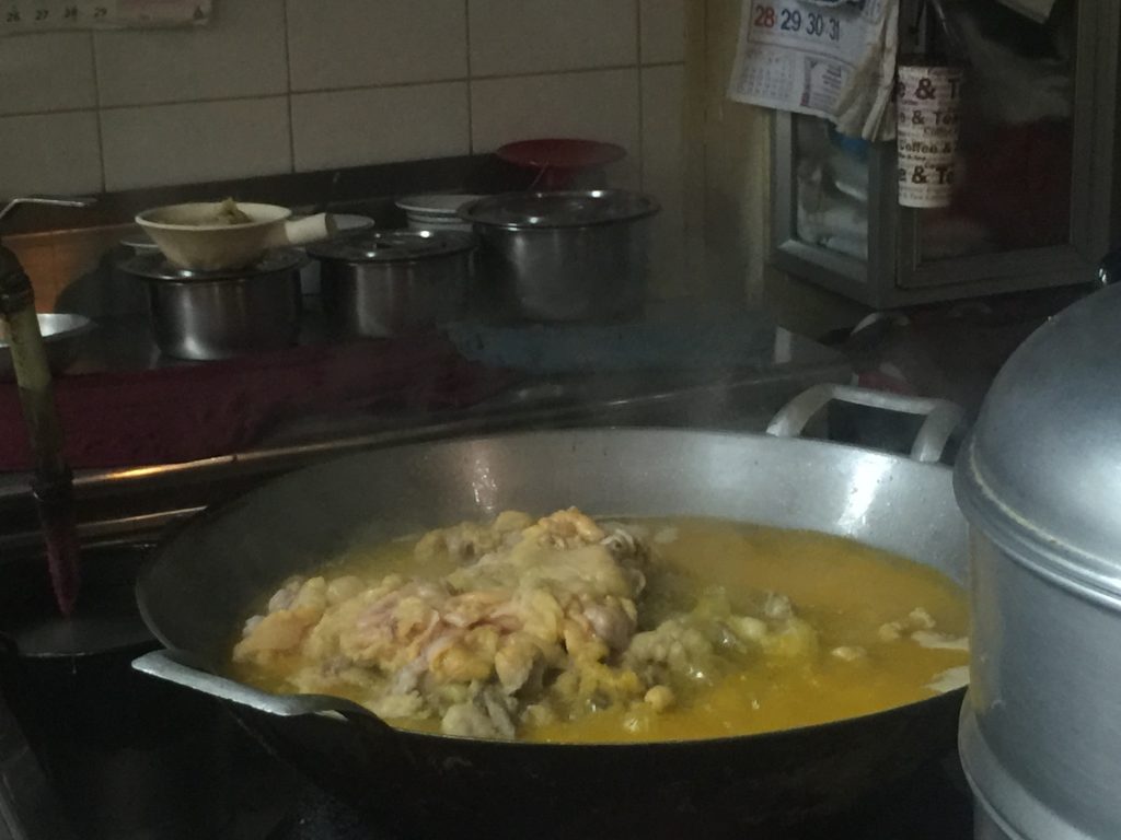 タイ料理,おすすめ,おいしい,美味,フカヒレ,シーフード,ホック,福,Hock Shark Fins,ホックシャークフィンズ,タニヤ,パッポン,シーロム,スラウォン,ナラティワート,観光,旅行,グルメ,チョンノンシー駅,サラディーン駅,行き方,説明