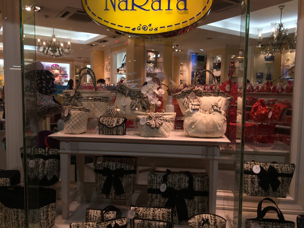 タイ,バンコク,旅行,おすすめ,おみやげ,お土産,ナラヤ,NaRaYa,プロンポン,スクンビットソイ24,女性