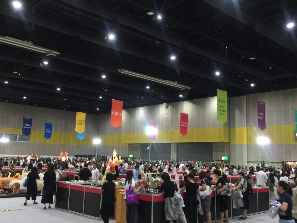 タイ旅行,バンコク旅行,お土産,タイシルク,ジムトンプソン,セール,バーゲン,バイテック,バイテック,バンナー,場所,行き方,タクシー,住所,子供服,服,シルク,BITEC,JIM THOMPSON SALE
