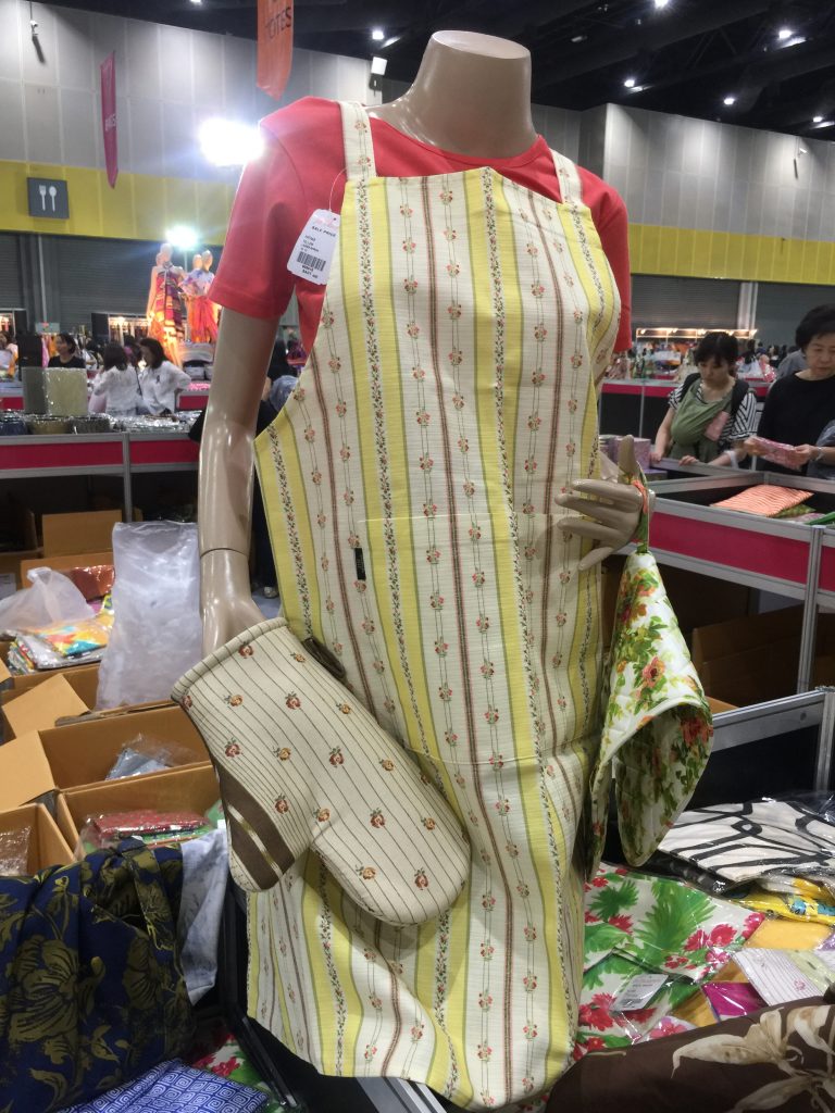 タイ旅行,バンコク旅行,お土産,タイシルク,ジムトンプソン,セール,バーゲン,バイテック,バイテック,バンナー,場所,行き方,タクシー,住所,子供服,服,シルク,BITEC,JIM THOMPSON SALE