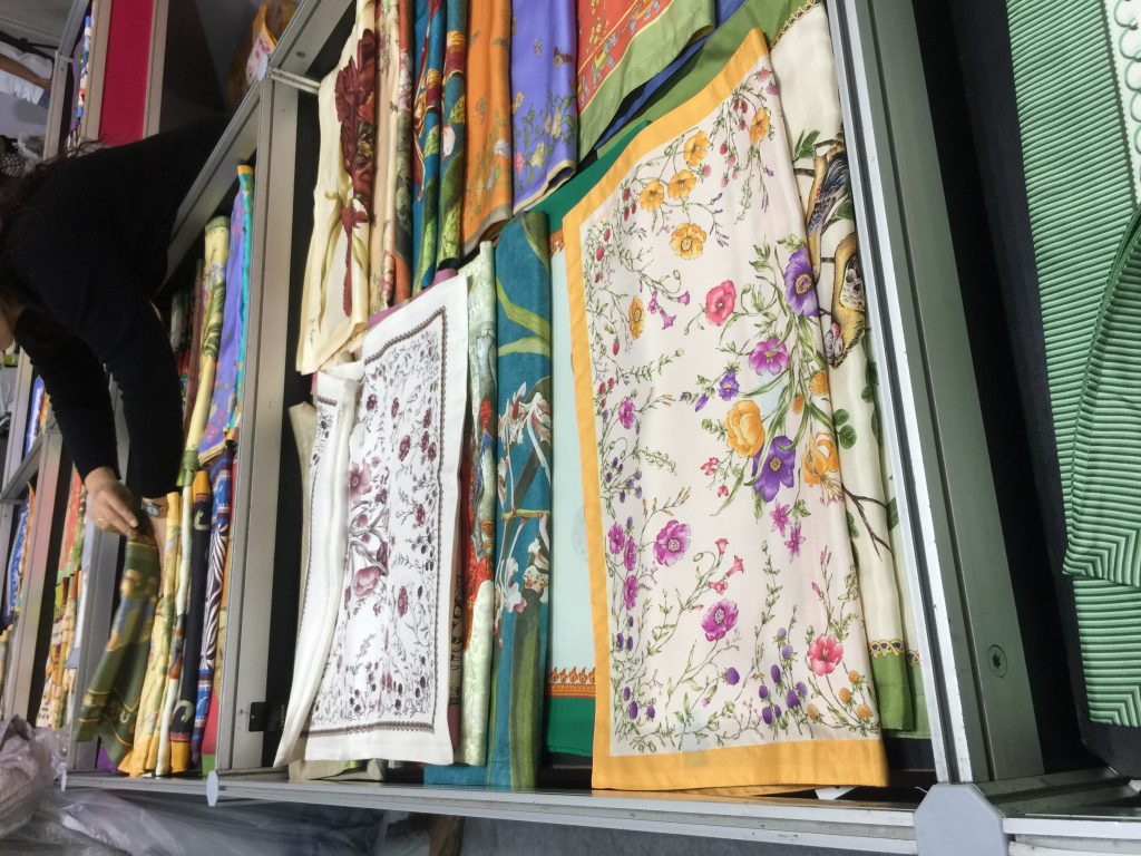 タイ旅行,バンコク旅行,お土産,タイシルク,ジムトンプソン,セール,バーゲン,バイテック,バイテック,バンナー,場所,行き方,タクシー,住所,子供服,服,シルク,BITEC,JIM THOMPSON SALE