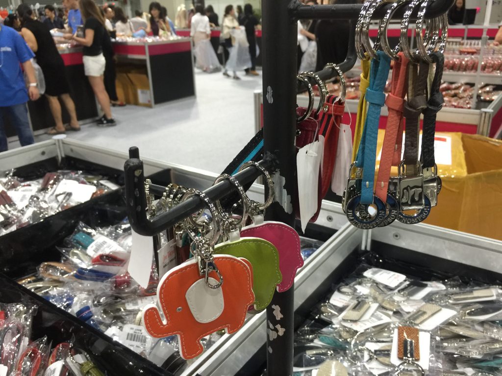 タイ旅行,バンコク旅行,お土産,タイシルク,ジムトンプソン,セール,バーゲン,バイテック,バイテック,バンナー,場所,行き方,タクシー,住所,子供服,服,シルク,BITEC,JIM THOMPSON SALE