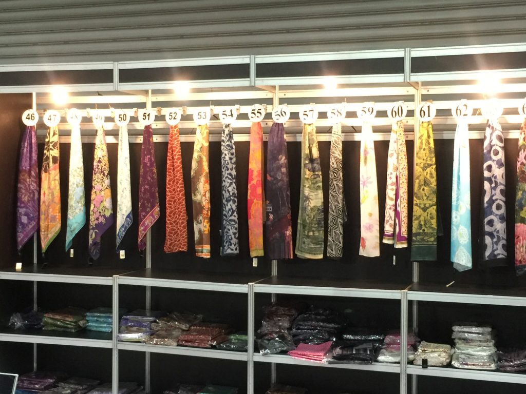 タイ旅行,バンコク旅行,お土産,タイシルク,ジムトンプソン,セール,バーゲン,バイテック,バイテック,バンナー,場所,行き方,タクシー,住所,子供服,服,シルク,BITEC,JIM THOMPSON SALE