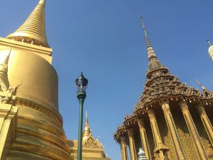 服装,外国人,日本人,所要時間,パスポート,プミポン,国王,観光,崩御,死去,王宮寺院,ワット・プラケオ,ワット・プラシーラッタナサーサダーラーム,エメラルド寺院,Wat Phrakeaw,Wat Phra Sri Rattana Satsadaram,Temple of the Emerald Buddha,タイ,バンコク,お寺,寺院,観光,宗教施設,行き方,説明,タイ語,住所