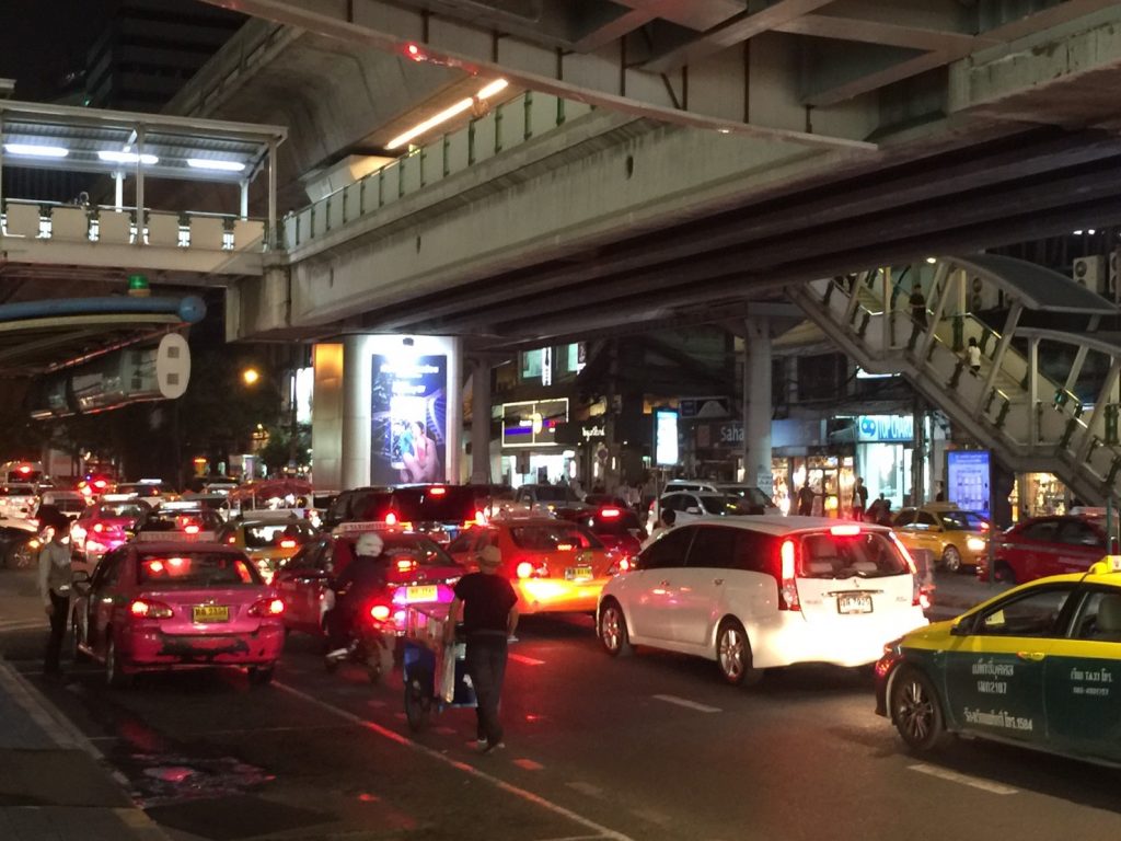 タイ,バンコク,タクシー,乗車拒否,メーター,使用,不使用,乗り方,運転手,旅行,観光,移動手段,行き方,目的地,方法