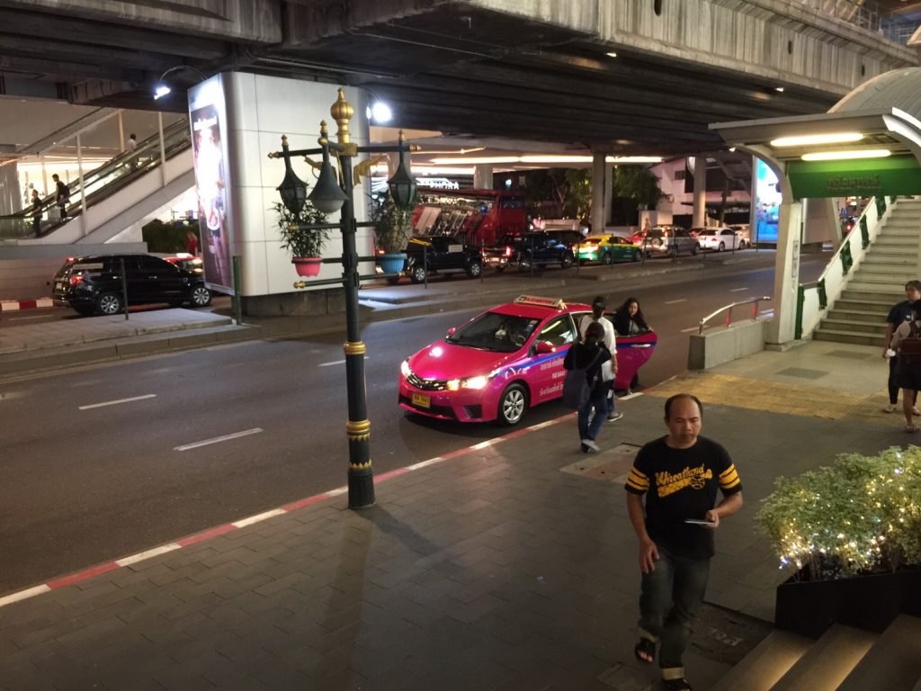 タイ,バンコク,タクシー,乗車拒否,メーター,使用,不使用,乗り方,運転手,旅行,観光,移動手段,行き方,目的地,方法