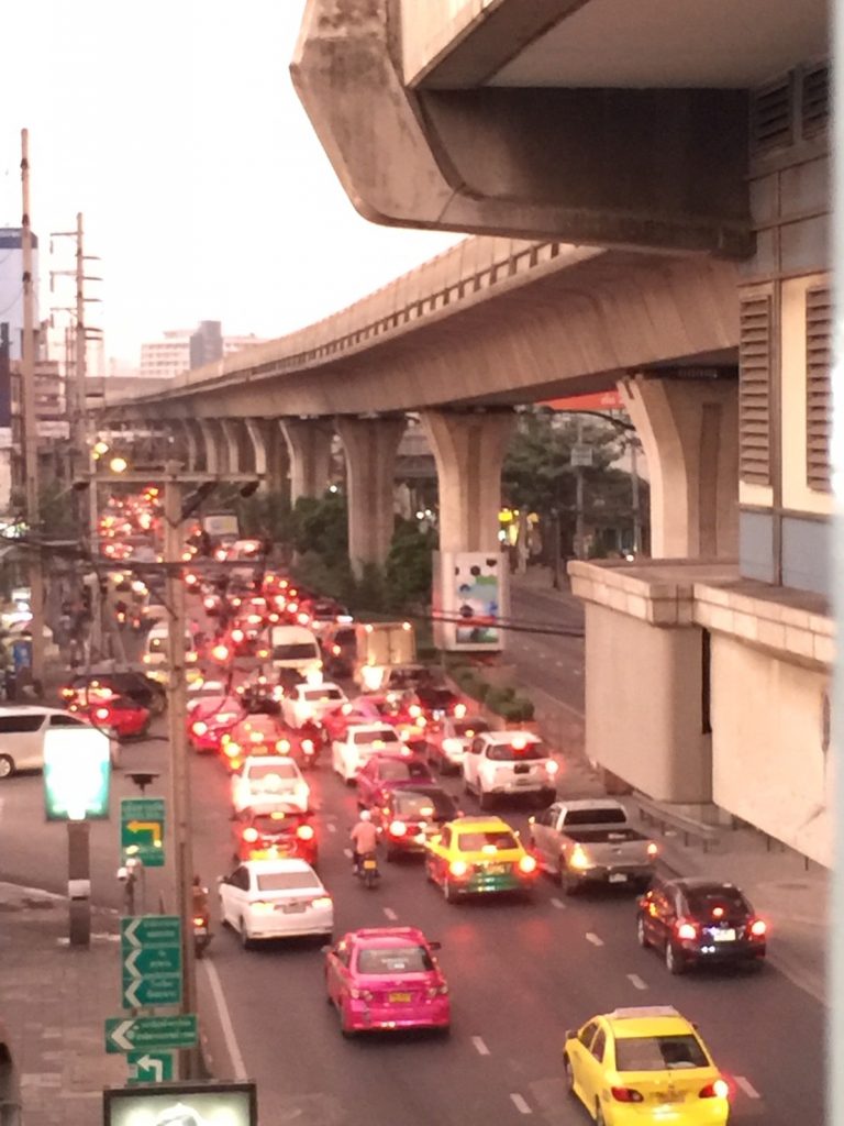 タイ,バンコク,タクシー,乗車拒否,メーター,使用,不使用,乗り方,運転手,旅行,観光,移動手段,行き方,目的地,方法