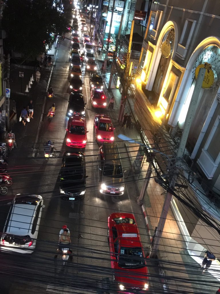 タイ,バンコク,タクシー,乗車拒否,メーター,使用,不使用,乗り方,運転手,旅行,観光,移動手段,行き方,目的地,方法