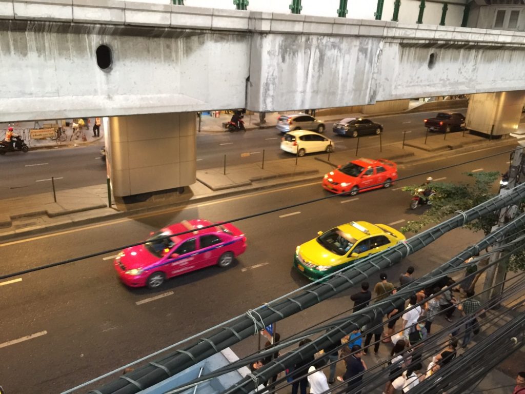 タイ,バンコク,タクシー,乗車拒否,メーター,使用,不使用,乗り方,運転手,旅行,観光,移動手段,行き方,目的地,方法