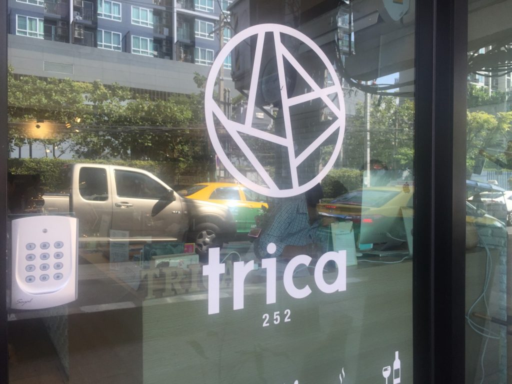 trica,トリカ,オンヌット,Big C,唐揚げ,カフェ,Cafe,日本料理,和食,豚汁,とん汁,ホステル,Hostel,宅配,デリバリー