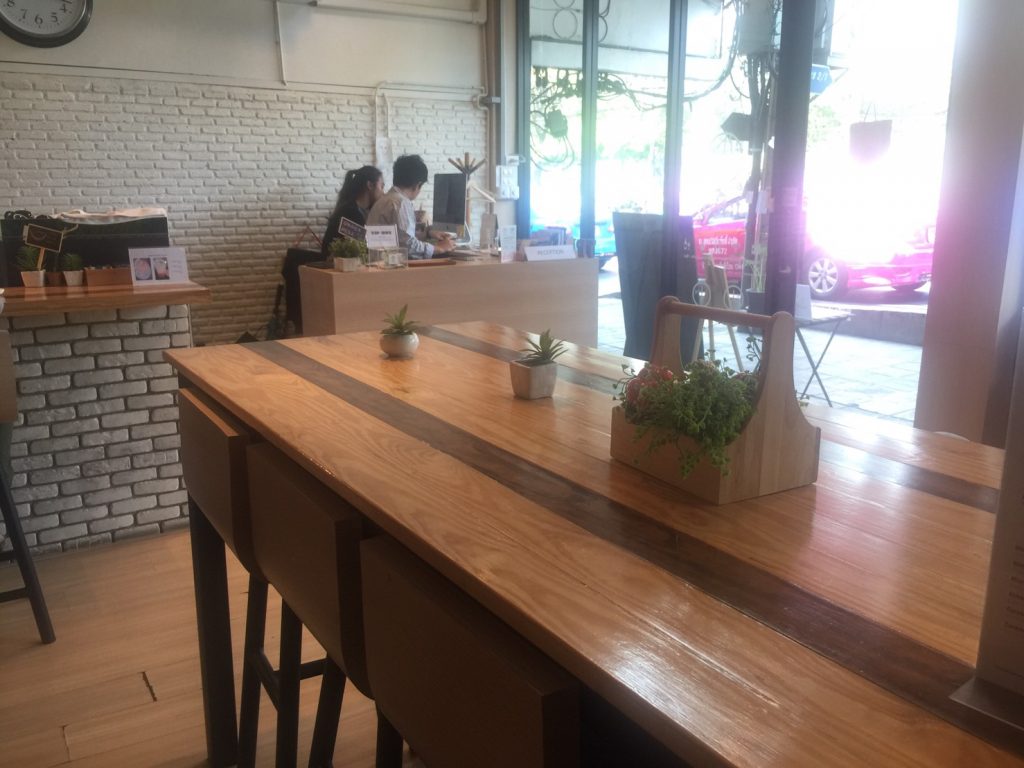 trica,トリカ,オンヌット,Big C,唐揚げ,カフェ,Cafe,日本料理,和食,豚汁,とん汁,ホステル,Hostel,宅配,デリバリー