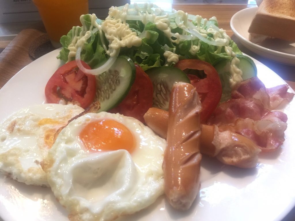 trica,トリカ,オンヌット,Big C,唐揚げ,カフェ,Cafe,日本料理,和食,豚汁,とん汁,ホステル,Hostel,宅配,デリバリー