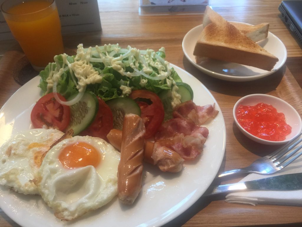 trica,トリカ,オンヌット,Big C,唐揚げ,カフェ,Cafe,日本料理,和食,豚汁,とん汁,ホステル,Hostel,宅配,デリバリー