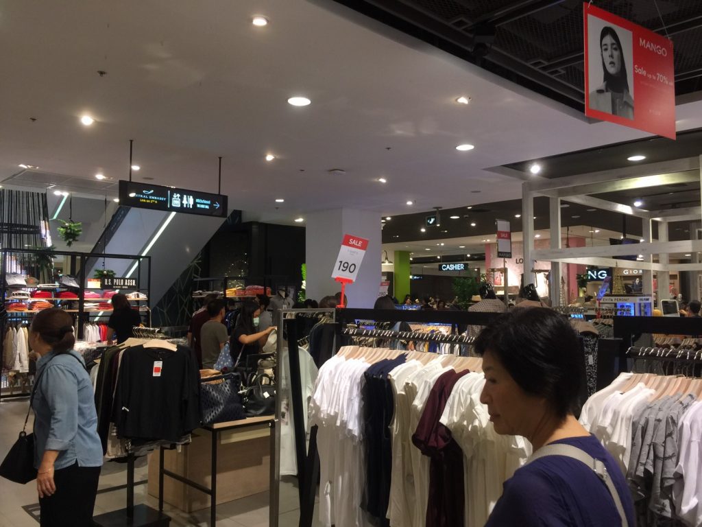 タイ,バンコク,セントラル,セントラルチットロム,セントラルデパート,チットロム,行き方,説明,BTS,タクシー,セントラルエンバシー,セントラルワールド,エラワン廟,Central Chidlom,Chit Lom