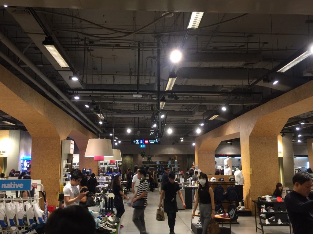 タイ,バンコク,セントラル,セントラルチットロム,セントラルデパート,チットロム,行き方,説明,BTS,タクシー,セントラルエンバシー,セントラルワールド,エラワン廟,Central Chidlom,Chit Lom