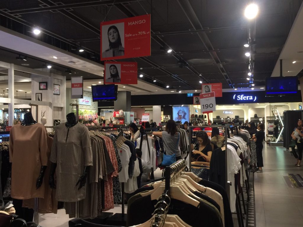 タイ,バンコク,セントラル,セントラルチットロム,セントラルデパート,チットロム,行き方,説明,BTS,タクシー,セントラルエンバシー,セントラルワールド,エラワン廟,Central Chidlom,Chit Lom