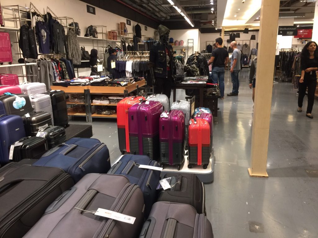 タイ,バンコク,バーゲン,割引,BigSALE,2016,2017,セントラル,セントラルチットロム,チットロム駅,CENTRAL HOTTEST FASHION CLEARANCE, SALE,Central Chidlom,エラワン廟,セントラルワールド,セントラルエンバシー,エビス,ジーンズ,ワコール,EVIS,Wacoal,情報,ショッピング,ショッピングモール