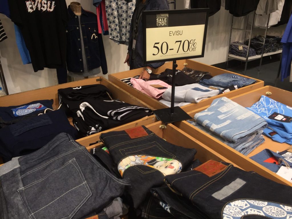 タイ,バンコク,バーゲン,割引,BigSALE,2016,2017,セントラル,セントラルチットロム,チットロム駅,CENTRAL HOTTEST FASHION CLEARANCE, SALE,Central Chidlom,エラワン廟,セントラルワールド,セントラルエンバシー,エビス,ジーンズ,ワコール,EVIS,Wacoal,情報,ショッピング,ショッピングモール
