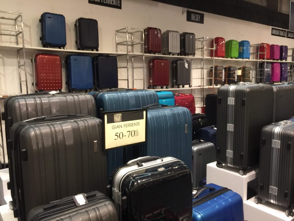 タイ,バンコク,バーゲン,割引,BigSALE,2016,2017,セントラル,セントラルチットロム,チットロム駅,CENTRAL HOTTEST FASHION CLEARANCE, SALE,Central Chidlom,エラワン廟,セントラルワールド,セントラルエンバシー,エビス,ジーンズ,ワコール,EVIS,Wacoal,情報,ショッピング,ショッピングモール