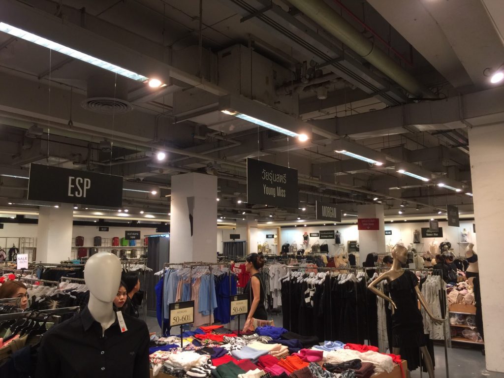 タイ,バンコク,バーゲン,割引,BigSALE,2016,2017,セントラル,セントラルチットロム,チットロム駅,CENTRAL HOTTEST FASHION CLEARANCE, SALE,Central Chidlom,エラワン廟,セントラルワールド,セントラルエンバシー,エビス,ジーンズ,ワコール,EVIS,Wacoal,情報,ショッピング,ショッピングモール