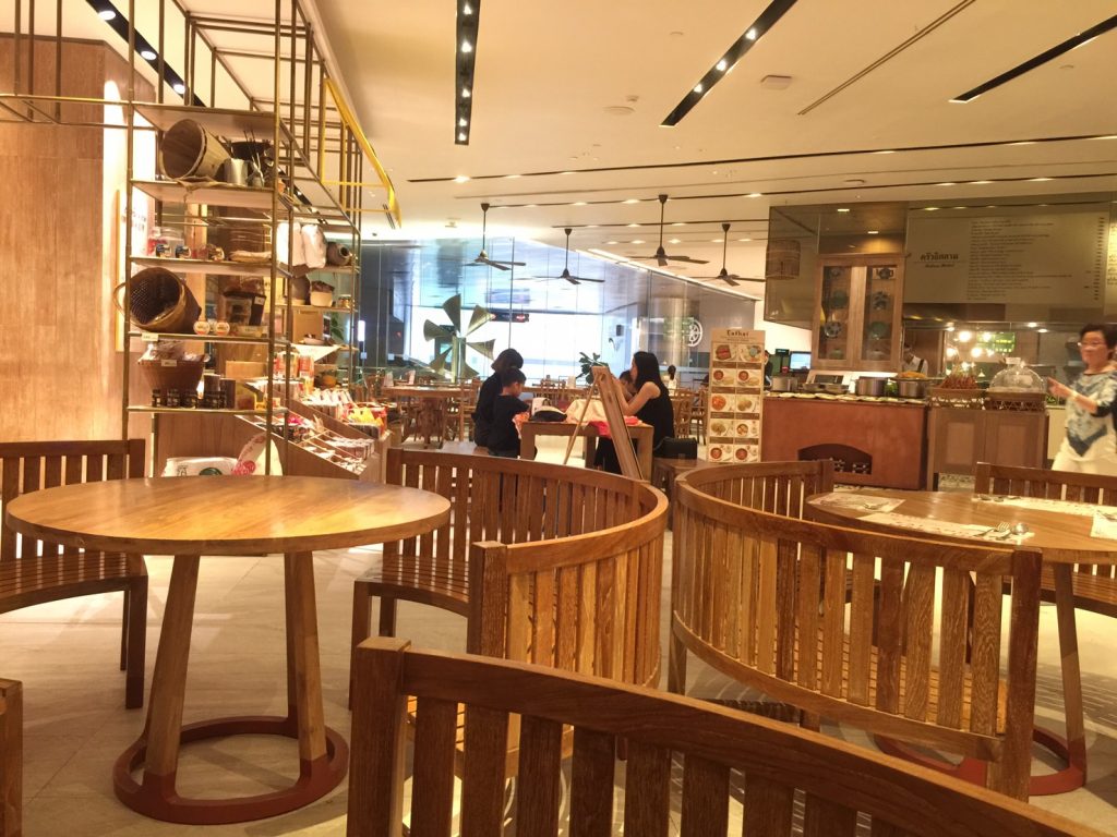タイ料理,タイフード,タイレストラン,セントラルエンバシー,イートタイ,チットロム,デパート,ショッピングモール,フードコート,地下,おいしい,清潔,タイ,バンコク,旅行,旅行者,Chit Lom,Central Embassy,EatThai