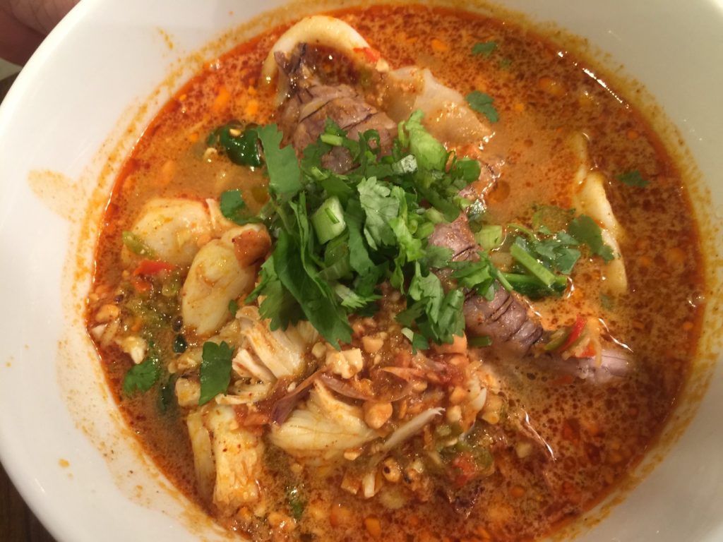タイ料理,タイフード,タイレストラン,セントラルエンバシー,イートタイ,チットロム,デパート,ショッピングモール,フードコート,地下,おいしい,清潔,タイ,バンコク,旅行,旅行者,Chit Lom,Central Embassy,EatThai