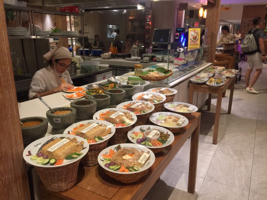タイ料理,タイフード,タイレストラン,セントラルエンバシー,イートタイ,チットロム,デパート,ショッピングモール,フードコート,地下,おいしい,清潔,タイ,バンコク,旅行,旅行者,Chit Lom,Central Embassy,EatThai