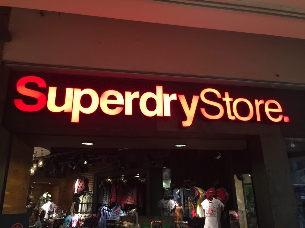 Superdry,極度乾燥,極度乾燥(しなさい),タイ,バンコク,ショップ,タイ人,アパレル,ブランド,セレブ,有名人,Tシャツ,