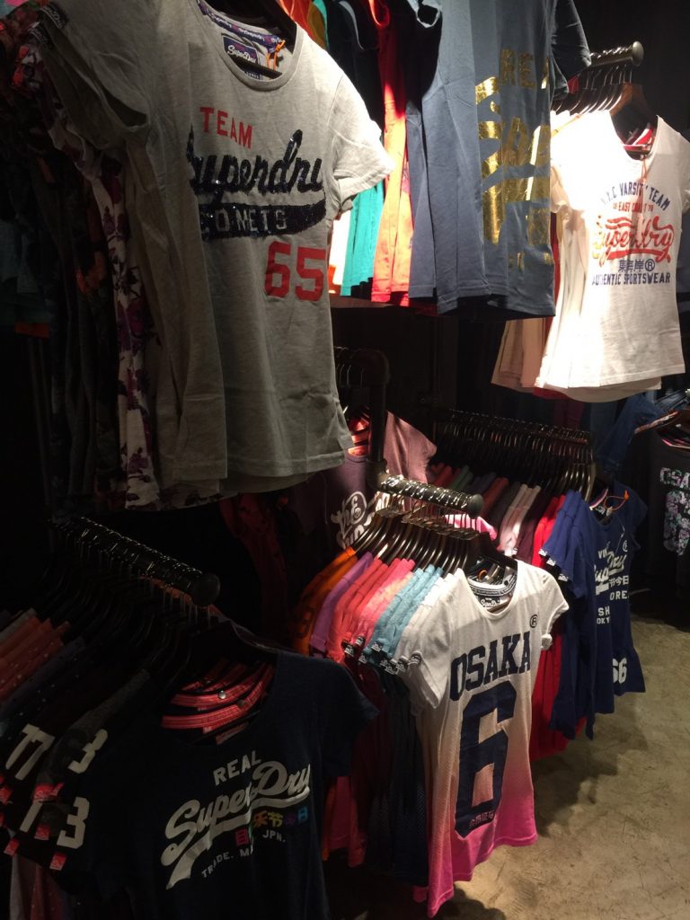 Superdry,極度乾燥,極度乾燥(しなさい),タイ,バンコク,ショップ,タイ人,アパレル,ブランド,セレブ,有名人,Tシャツ,