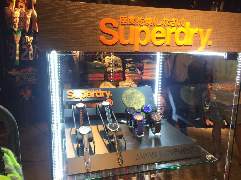 Superdry,極度乾燥,極度乾燥(しなさい),タイ,バンコク,ショップ,タイ人,アパレル,ブランド,セレブ,有名人,Tシャツ,