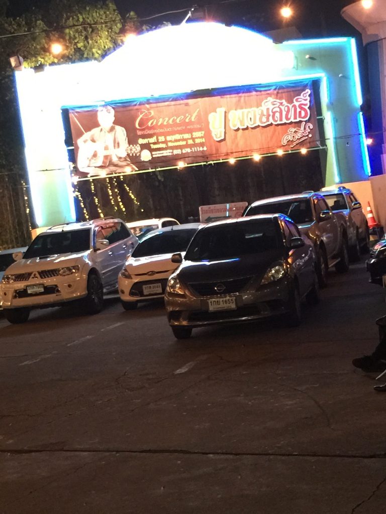 Tawandang German Brewery,タワンデーン・ジャーマン・ブリュワリー,タイ,バンコク,ビアガーデン,ビアホール,ショー,エンターテイメント,おすすめ,おいしい,楽しい,ディスコ,ラマ3,チャオプラヤー