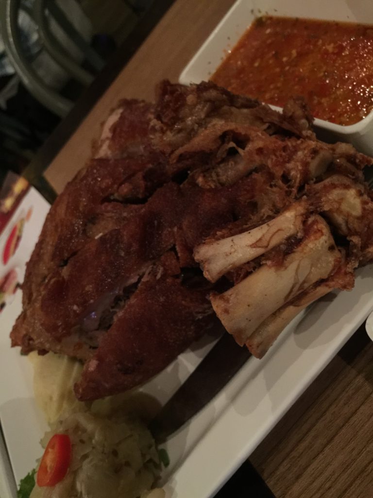 Tawandang German Brewery,タワンデーン・ジャーマン・ブリュワリー,タイ,バンコク,ビアガーデン,ビアホール,ショー,エンターテイメント,おすすめ,おいしい,楽しい,ディスコ,ラマ3,チャオプラヤー