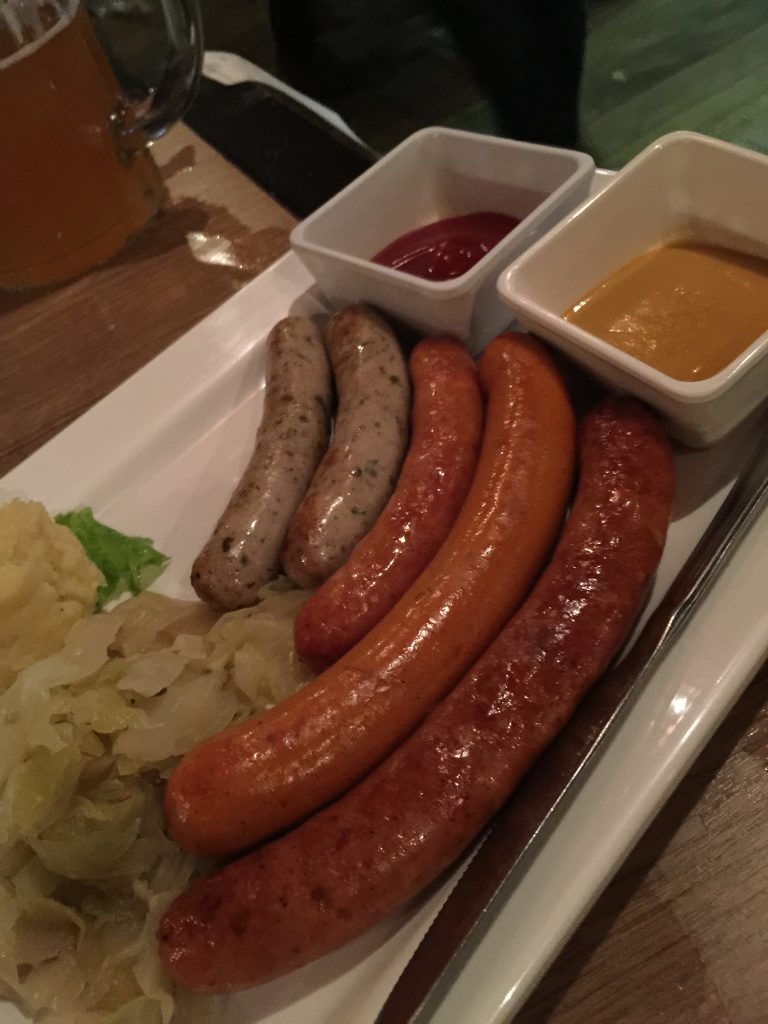 Tawandang German Brewery,タワンデーン・ジャーマン・ブリュワリー,タイ,バンコク,ビアガーデン,ビアホール,ショー,エンターテイメント,おすすめ,おいしい,楽しい,ディスコ,ラマ3,チャオプラヤー