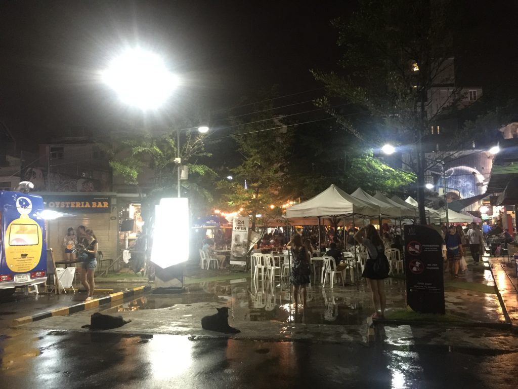 W Market,バンコク,おすすめ,ビアガーデン,プラカノン,プラカノン広場,おいしい,ビアホール,屋外,レストラン,スクンビット,W District