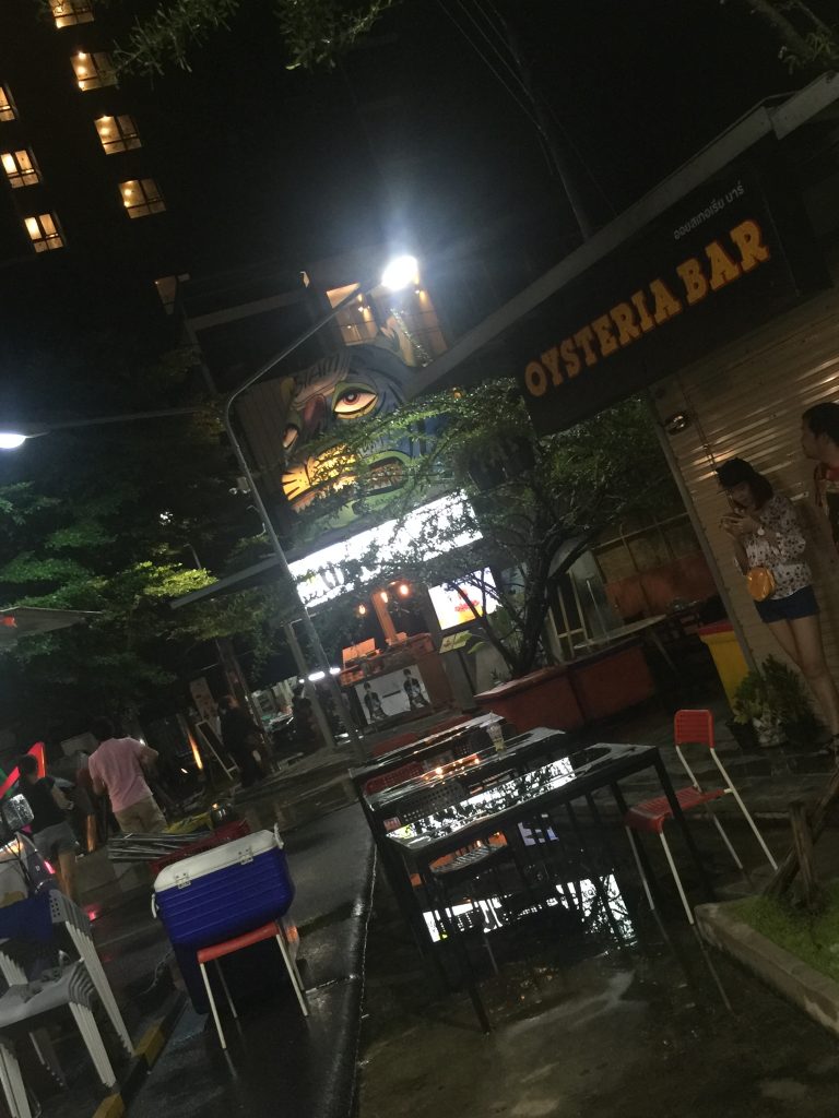 W Market,バンコク,おすすめ,ビアガーデン,プラカノン,プラカノン広場,おいしい,ビアホール,屋外,レストラン,スクンビット,W District