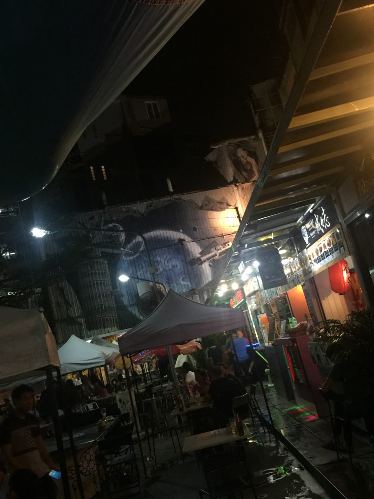 W Market,バンコク,おすすめ,ビアガーデン,プラカノン,プラカノン広場,おいしい,ビアホール,屋外,レストラン,スクンビット,W District