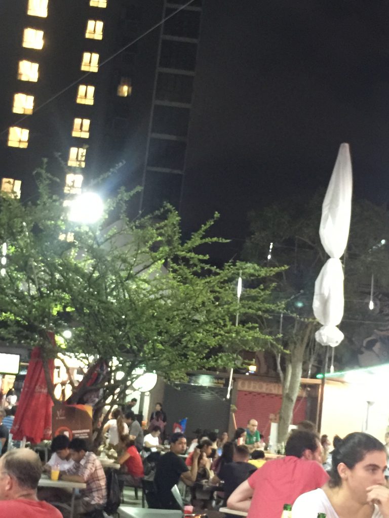W Market,バンコク,おすすめ,ビアガーデン,プラカノン,プラカノン広場,おいしい,ビアホール,屋外,レストラン,スクンビット,W District