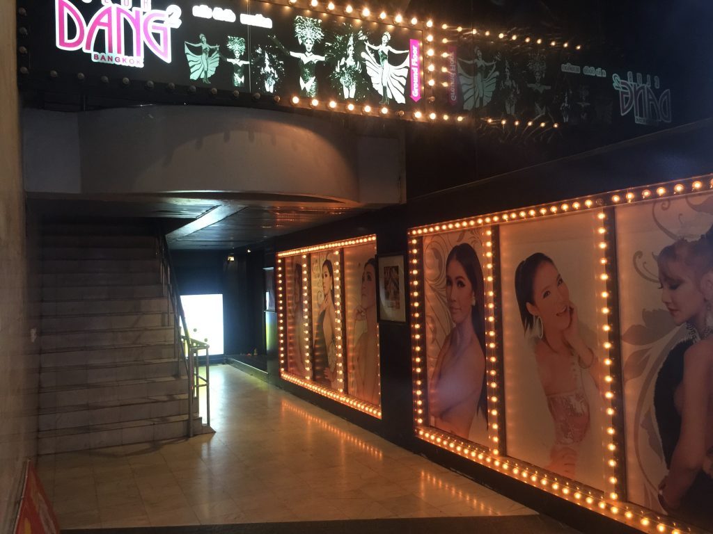 タイ,バンコク,おかま,ニューハーフ,レディーボーイ,ショー,クラブ,アソーク,ダンダン,Dang2,Asoke,スクンビットプラザ,コリアンタウン,観光,女性同士