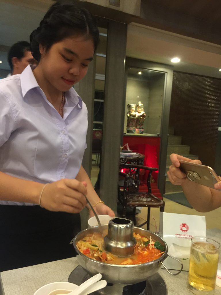 ソンブーン,ソンブーンシーフードレストラン,スラウォン通り,シーフード,タイ料理,グルメ,プーパッポンカリー,Somboon Seafood Restaurant Suriyawong,タニヤ,パッポン,おすすめ,おいしい,タイ,旅行,初心者