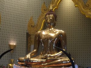タイ,ヤワラート,バンコク,寺院,宗教施設,ワットトライミット,黄金仏寺院,観光,行き方,説明,住所,タクシー,Wat Trimit,The Golden Buddha Temple,วัดไตรมิตรวิทยารามวรวิหาร,中華街,服装,フアランポーン