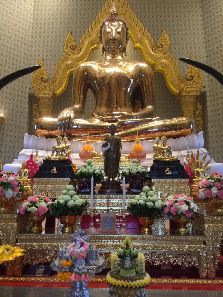 タイ,ヤワラート,バンコク,寺院,宗教施設,ワットトライミット,黄金仏寺院,観光,行き方,説明,住所,タクシー,Wat Trimit,The Golden Buddha Temple,วัดไตรมิตรวิทยารามวรวิหาร,中華街,服装,フアランポーン
