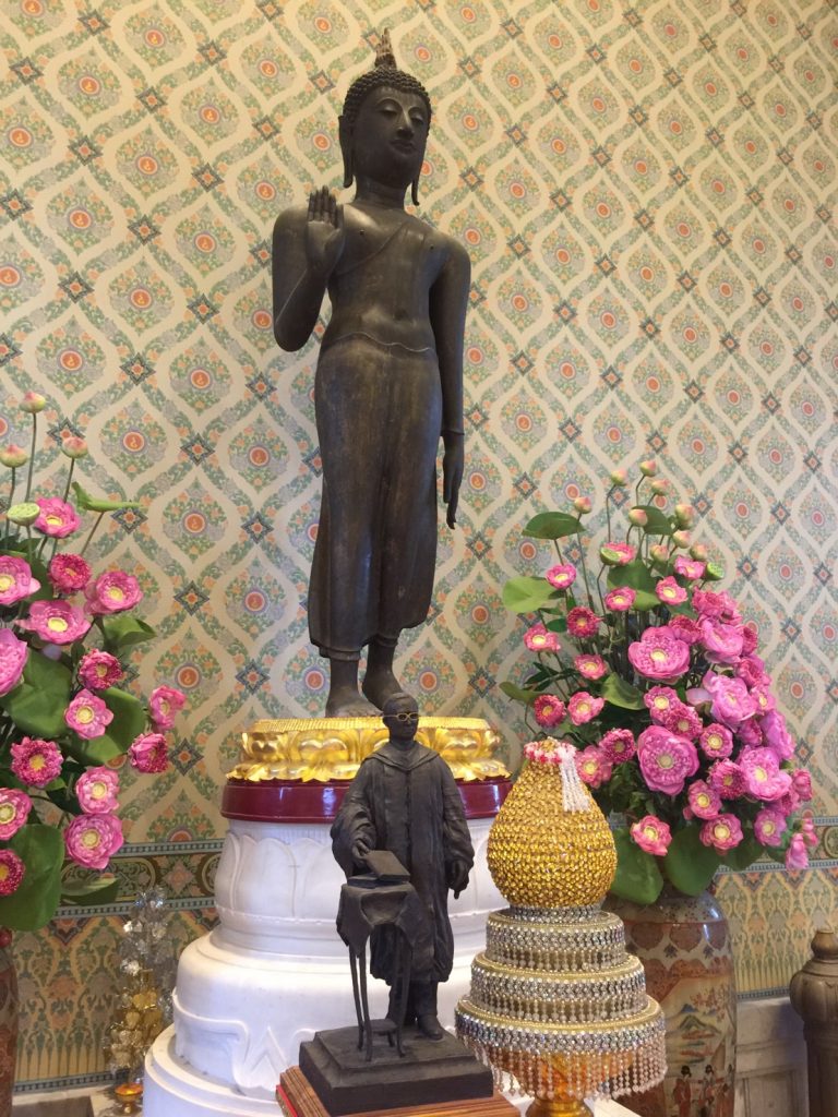 タイ,ヤワラート,バンコク,寺院,宗教施設,ワットトライミット,黄金仏寺院,観光,行き方,説明,住所,タクシー,Wat Trimit,The Golden Buddha Temple,วัดไตรมิตรวิทยารามวรวิหาร,中華街,服装,フアランポーン