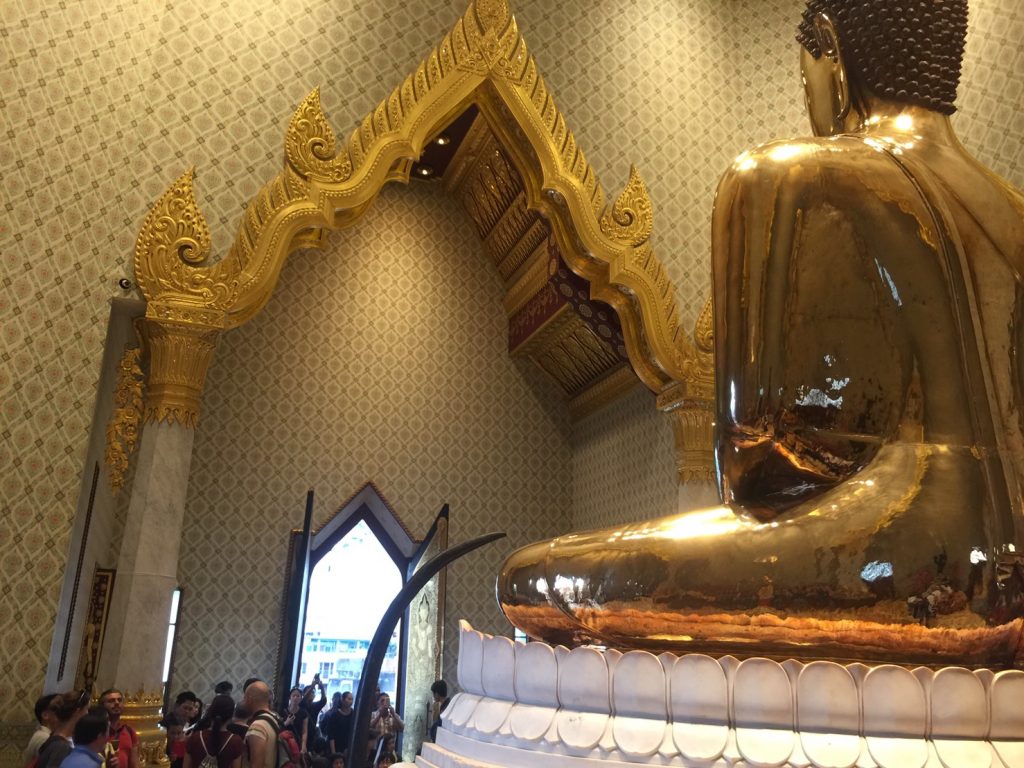 タイ,ヤワラート,バンコク,寺院,宗教施設,ワットトライミット,黄金仏寺院,観光,行き方,説明,住所,タクシー,Wat Trimit,The Golden Buddha Temple,วัดไตรมิตรวิทยารามวรวิหาร,中華街,服装,フアランポーン