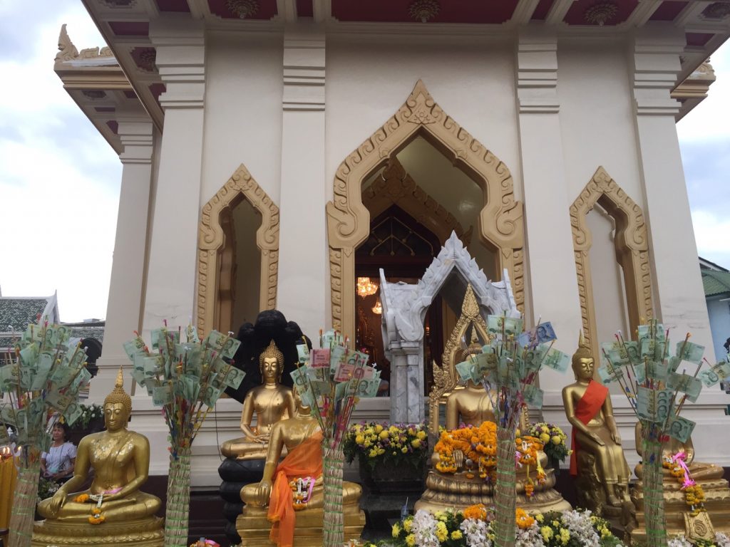 タイ,ヤワラート,バンコク,寺院,宗教施設,ワットトライミット,黄金仏寺院,観光,行き方,説明,住所,タクシー,Wat Trimit,The Golden Buddha Temple,วัดไตรมิตรวิทยารามวรวิหาร,中華街,服装,フアランポーン